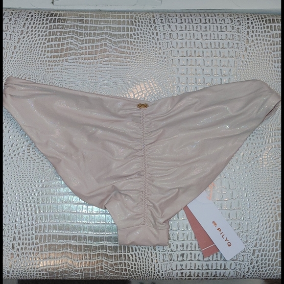 Bikini - Picture 2 of 5